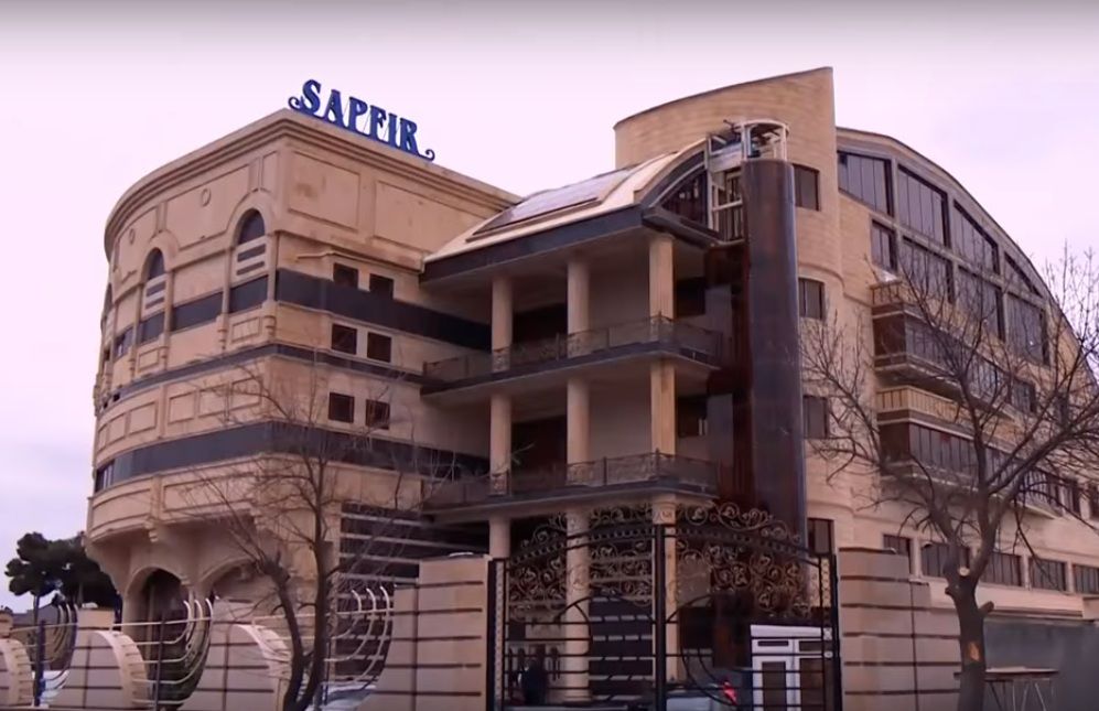 Sapfir – Şadlıq sarayı